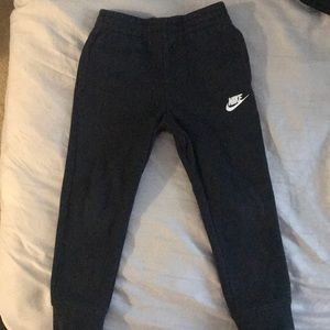 Boy Nike Sweatpants Size (6)